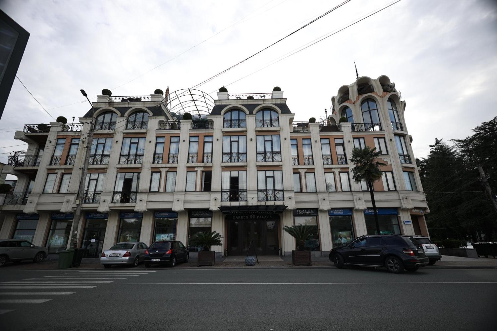 Garden Palace Hotel Zugdidi Exterior photo