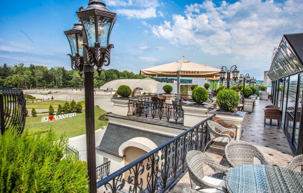 Garden Palace Hotel Zugdidi Exterior photo