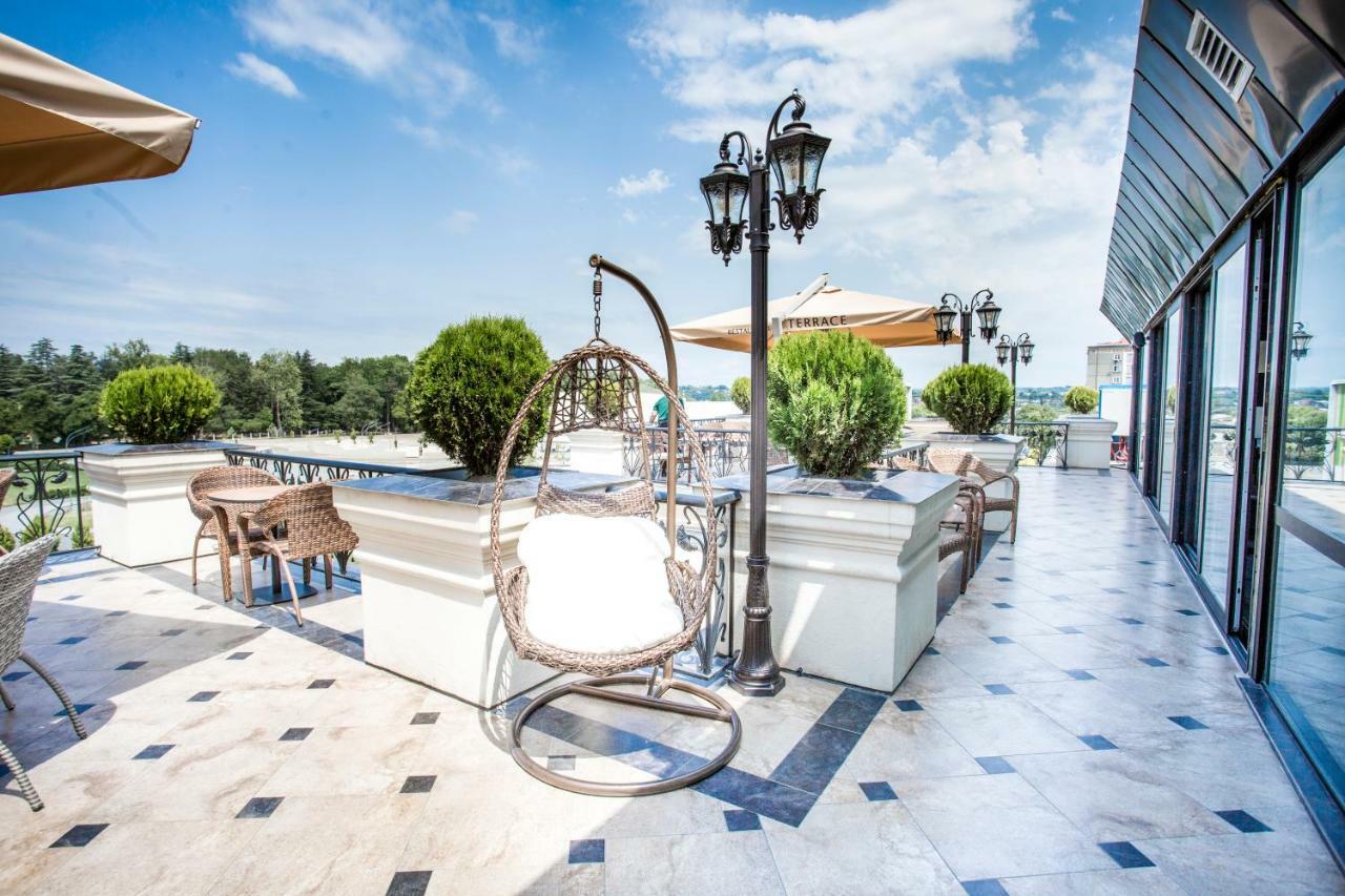 Garden Palace Hotel Zugdidi Exterior photo